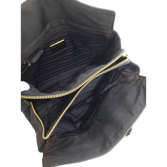 Prada Embossed Logo Chain Shoulder Bag Black - Picture 3 of 8